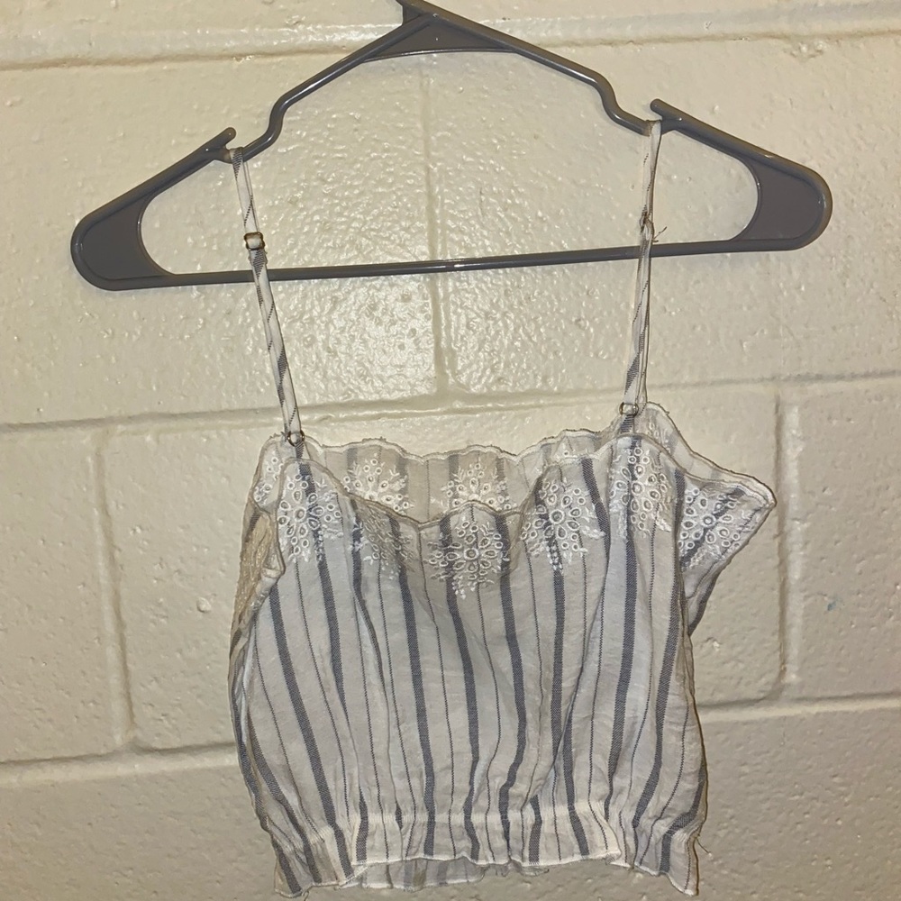 Pacsun puffy crop top with blue/grey lines